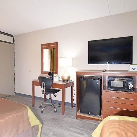 Days Inn By Wyndham Midland Buitenkant foto