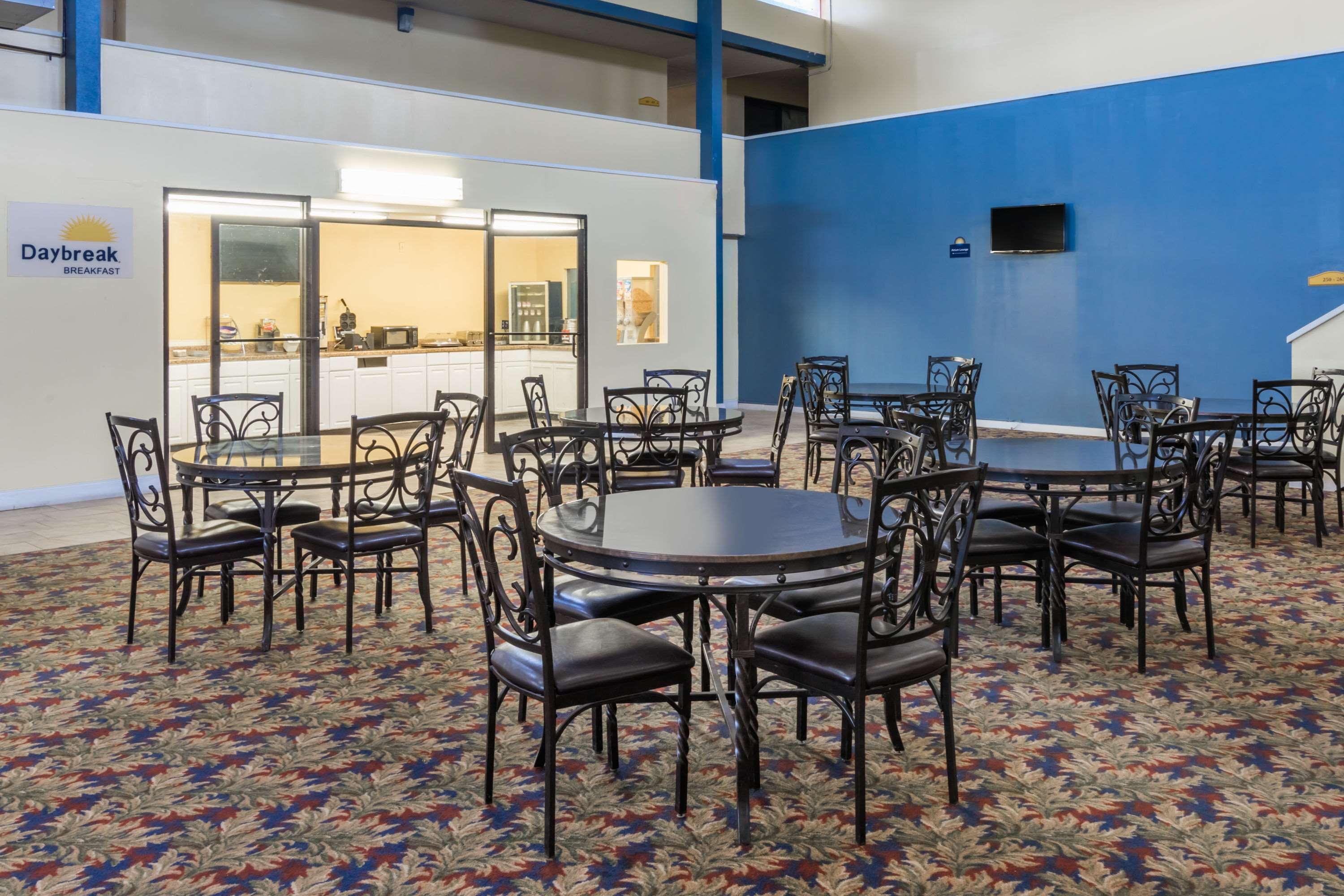 Days Inn By Wyndham Midland Buitenkant foto