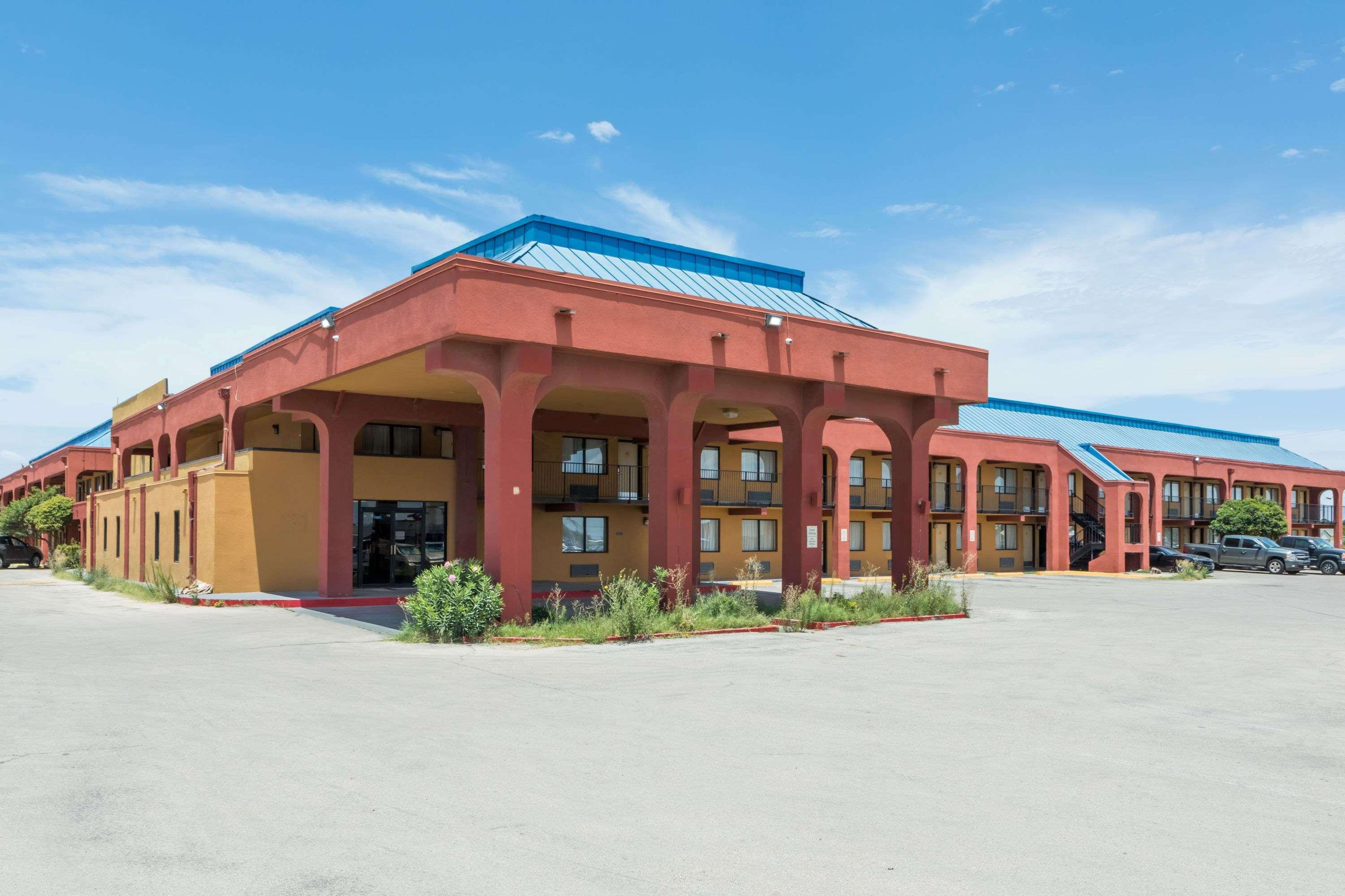 Days Inn By Wyndham Midland Buitenkant foto
